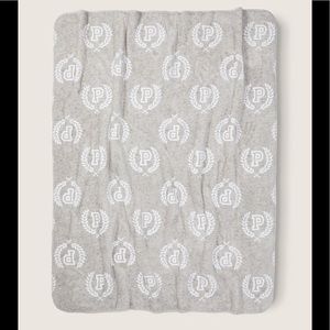 Victoria secret PINK Sherpa Blanket New